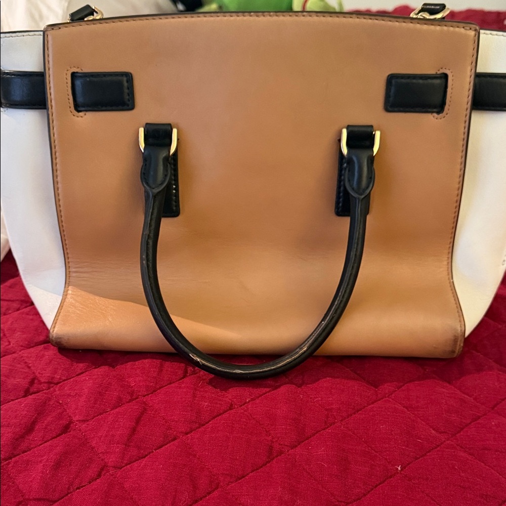 MICHAEL KORS Hamilton Satchel
Purse Tan White Black Color Block
Lock & Key FOB - Picture 5 of 7